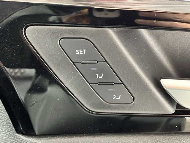 三菱 アウトランダー ＰＨＥＶ P 神奈川県 2022(令4)年 0.9万km レッドダイヤモンド e-Assist/純正ナビ/・BT/フルセグTV/USB/360°カメラ/パノラマサンルーフ/レザーシート/パワーシート(D/N)/メモリシート(D/N)/全席シートヒーター/置くだけ充電/リフレッシュ機能/BOSE/電動サイドブレーキ/オートホールド/AC100V/革巻きステアリング/ステアリングスイッチ/パドルシフト/Autoライト/ステアリングヒーター/ビルトインETC/前後ドライブレコーダー/スマートキー/プッシュスタートボタン/LEDヘッドライト/フォグランプ/電動格納ミラー/ウィンカーミラー/フロントデアイサー/POWER/ECO/TARMAC/GRAVEL/SNOW/MUDモード/パワーバックドア/純正フロアマット/純正ドアバイザー/純正20インチアルミホイール