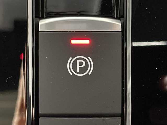 三菱 アウトランダー ＰＨＥＶ P 神奈川県 2022(令4)年 0.9万km レッドダイヤモンド e-Assist/純正ナビ/・BT/フルセグTV/USB/360°カメラ/パノラマサンルーフ/レザーシート/パワーシート(D/N)/メモリシート(D/N)/全席シートヒーター/置くだけ充電/リフレッシュ機能/BOSE/電動サイドブレーキ/オートホールド/AC100V/革巻きステアリング/ステアリングスイッチ/パドルシフト/Autoライト/ステアリングヒーター/ビルトインETC/前後ドライブレコーダー/スマートキー/プッシュスタートボタン/LEDヘッドライト/フォグランプ/電動格納ミラー/ウィンカーミラー/フロントデアイサー/POWER/ECO/TARMAC/GRAVEL/SNOW/MUDモード/パワーバックドア/純正フロアマット/純正ドアバイザー/純正20インチアルミホイール