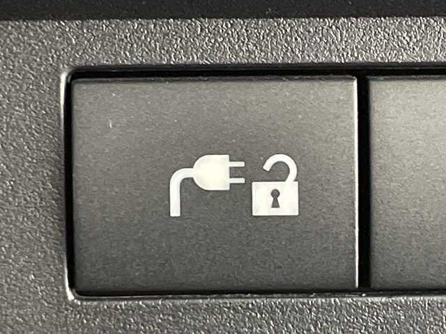 三菱 アウトランダー ＰＨＥＶ P 神奈川県 2022(令4)年 0.9万km レッドダイヤモンド e-Assist/純正ナビ/・BT/フルセグTV/USB/360°カメラ/パノラマサンルーフ/レザーシート/パワーシート(D/N)/メモリシート(D/N)/全席シートヒーター/置くだけ充電/リフレッシュ機能/BOSE/電動サイドブレーキ/オートホールド/AC100V/革巻きステアリング/ステアリングスイッチ/パドルシフト/Autoライト/ステアリングヒーター/ビルトインETC/前後ドライブレコーダー/スマートキー/プッシュスタートボタン/LEDヘッドライト/フォグランプ/電動格納ミラー/ウィンカーミラー/フロントデアイサー/POWER/ECO/TARMAC/GRAVEL/SNOW/MUDモード/パワーバックドア/純正フロアマット/純正ドアバイザー/純正20インチアルミホイール