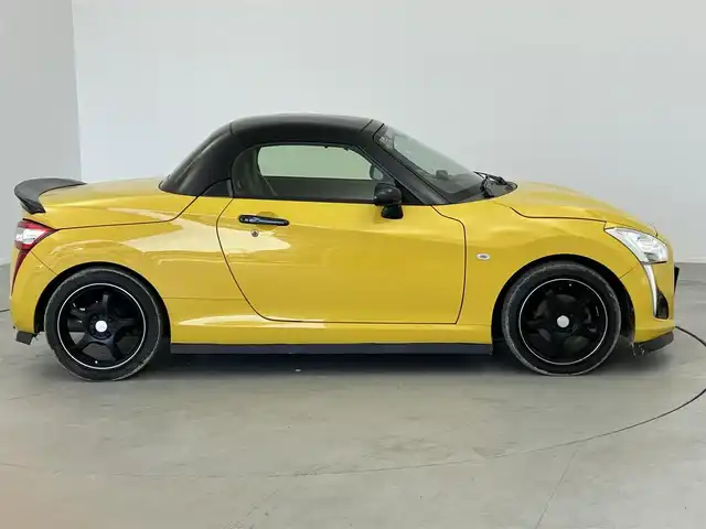 ダイハツ コペン ローブ 愛知県 2014(平26)年 7.9万km ジョーヌイエロー カスタム多数/柿本マフラー/５ＺＩＧＥＮ１６インチＡＷ/ダウンサス/PIVOTブースト計/ダウンサス/ｍｏｍｏステアリング＆シフト/ＨＫＳスーパーパワーフロー/ＨＫＳブーストコントローラー/ＧＲｅｄｄｙブローオフバルブ/ボンネットダンパー/レザー調シートカバー/ーーーーーーーーーーーーーーーーー/ケンウッドナビ【MDV-Z701W】/ーBT/フルセグTV/CD/DVD/ETC/電動オープン/プッシュスタート/社外LEDヘッドライト
