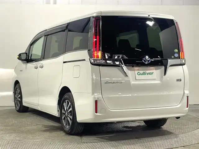 トヨタ エスクァイア ハイブリッド Gi 大阪府 2018(平30)年 3.8万km ホワイトパールクリスタルシャイン 登録時38714Km/純正ナビ（NSZN-Z６６T）/前後ドラレコ/バックカメラ/フリップダウンモニター/クルコン（追従なし）/両側パワースライドドア　/ＬＥＤオートライト　/オートハイビーム　/衝突被害軽減　/横すべり防止/クリアランスソナー/シートヒーター　/電動格納ミラー　/スペアキー　/取説