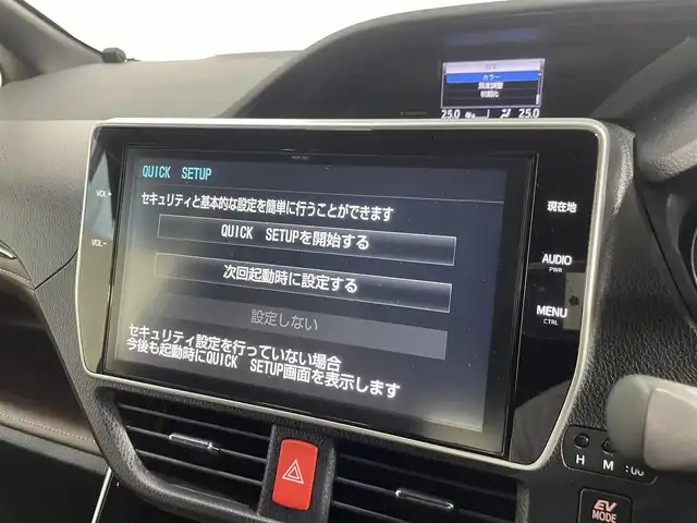 トヨタ エスクァイア ハイブリッド Gi 大阪府 2018(平30)年 3.8万km ホワイトパールクリスタルシャイン 登録時38714Km/純正ナビ（NSZN-Z６６T）/前後ドラレコ/バックカメラ/フリップダウンモニター/クルコン（追従なし）/両側パワースライドドア　/ＬＥＤオートライト　/オートハイビーム　/衝突被害軽減　/横すべり防止/クリアランスソナー/シートヒーター　/電動格納ミラー　/スペアキー　/取説