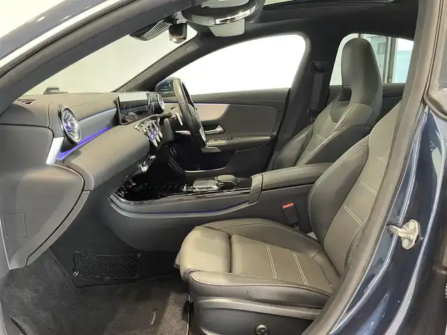 メルセデス・ベンツ ＣＬＡ２００ｄ AMGライン 愛知県 2020(令2)年 5.2万km デニムブルー レザーエクスクルーシブパッケージ/アドバンスドパッケージ/レーダーセーフティーパッケージ/パノラミックスライディングルーフ/ＨＵＤ　/ブラック／グレーレザーシート　/ＭＢＵＸ　/Ｂｌｕｅｔｏｏｔｈ　/フルセグＴＶ　/ＵＳＢ　/シートヒーター　/ＡＣＣ　/ＬＫＡ　/ＬＤＷ　/ＢＳＭ　/ドライブレコーダー　/ＥＴＣ２．０/プッシュスタート/ウィンカーミラー/アイドリングストップ