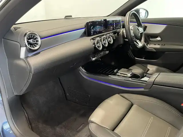 メルセデス・ベンツ ＣＬＡ２００ｄ AMGライン 愛知県 2020(令2)年 5.2万km デニムブルー レザーエクスクルーシブパッケージ/アドバンスドパッケージ/レーダーセーフティーパッケージ/パノラミックスライディングルーフ/ＨＵＤ　/ブラック／グレーレザーシート　/ＭＢＵＸ　/Ｂｌｕｅｔｏｏｔｈ　/フルセグＴＶ　/ＵＳＢ　/シートヒーター　/ＡＣＣ　/ＬＫＡ　/ＬＤＷ　/ＢＳＭ　/ドライブレコーダー　/ＥＴＣ２．０/プッシュスタート/ウィンカーミラー/アイドリングストップ