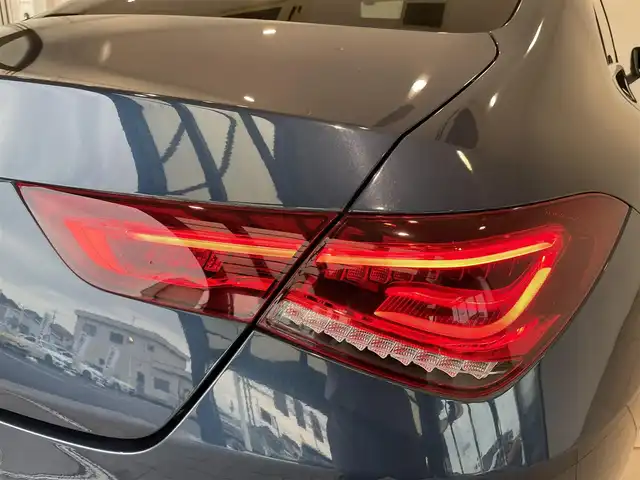 メルセデス・ベンツ ＣＬＡ２００ｄ AMGライン 愛知県 2020(令2)年 5.2万km デニムブルー レザーエクスクルーシブパッケージ/アドバンスドパッケージ/レーダーセーフティーパッケージ/パノラミックスライディングルーフ/ＨＵＤ　/ブラック／グレーレザーシート　/ＭＢＵＸ　/Ｂｌｕｅｔｏｏｔｈ　/フルセグＴＶ　/ＵＳＢ　/シートヒーター　/ＡＣＣ　/ＬＫＡ　/ＬＤＷ　/ＢＳＭ　/ドライブレコーダー　/ＥＴＣ２．０/プッシュスタート/ウィンカーミラー/アイドリングストップ