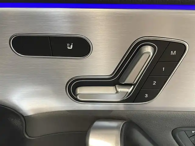 メルセデス・ベンツ ＣＬＡ２００ｄ AMGライン 愛知県 2020(令2)年 5.2万km デニムブルー レザーエクスクルーシブパッケージ/アドバンスドパッケージ/レーダーセーフティーパッケージ/パノラミックスライディングルーフ/ＨＵＤ　/ブラック／グレーレザーシート　/ＭＢＵＸ　/Ｂｌｕｅｔｏｏｔｈ　/フルセグＴＶ　/ＵＳＢ　/シートヒーター　/ＡＣＣ　/ＬＫＡ　/ＬＤＷ　/ＢＳＭ　/ドライブレコーダー　/ＥＴＣ２．０/プッシュスタート/ウィンカーミラー/アイドリングストップ