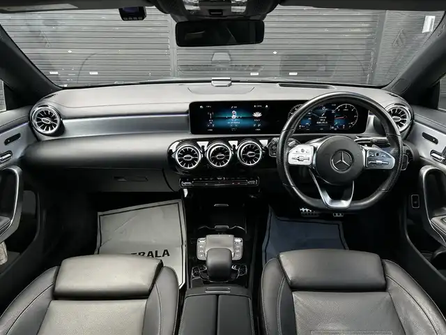 メルセデス・ベンツ ＣＬＡ２００ｄ AMGライン 宮崎県 2020(令2)年 5.2万km デニムブルー 純正ナビ/フルセグTV/AM/FM/Bluetooth/全方位カメラ/サンルーフ/レザーシート/シートヒーター/純正フロアマット/純正LEDヘッドライト/純正アルミホイール18インチ/コーナーセンサー/レーンアシスト/レーダークルーズコントロール/インテリジェントライムシステム/アンビエントライト/レーンチェンジアシスト/プッシュスタート/スマートキー