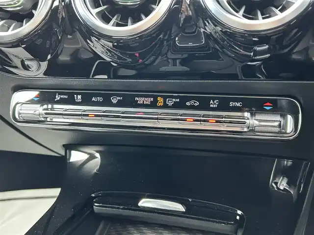 メルセデス・ベンツ ＣＬＡ２００ｄ AMGライン 宮崎県 2020(令2)年 5.2万km デニムブルー 純正ナビ/フルセグTV/AM/FM/Bluetooth/全方位カメラ/サンルーフ/レザーシート/シートヒーター/純正フロアマット/純正LEDヘッドライト/純正アルミホイール18インチ/コーナーセンサー/レーンアシスト/レーダークルーズコントロール/インテリジェントライムシステム/アンビエントライト/レーンチェンジアシスト/プッシュスタート/スマートキー