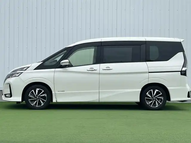日産 セレナ ハイウェイスター V 香川県 2021(令3)年 3.2万km ブリリアントホワイトパール 純正１０型ナビ　/全方位　/プロパイロット　/衝突軽減ブレーキ　/レーダークルーズコントロール　/ＢＳＭ　/電子パーキング　/２列目シートバックテーブル／ＵＳＢ×２　/ハンズフリー機能付き両側パワースライドドア/LEDヘッドライト/オートライト/オートハイビーム機能/デジタルインナーミラー/リアロールサンシェード/前後クリアランスソナー/革巻きステア/リモコン/ビルトインETC