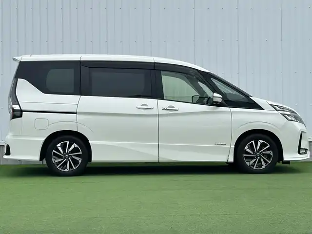 日産 セレナ ハイウェイスター V 香川県 2021(令3)年 3.2万km ブリリアントホワイトパール 純正１０型ナビ　/全方位　/プロパイロット　/衝突軽減ブレーキ　/レーダークルーズコントロール　/ＢＳＭ　/電子パーキング　/２列目シートバックテーブル／ＵＳＢ×２　/ハンズフリー機能付き両側パワースライドドア/LEDヘッドライト/オートライト/オートハイビーム機能/デジタルインナーミラー/リアロールサンシェード/前後クリアランスソナー/革巻きステア/リモコン/ビルトインETC