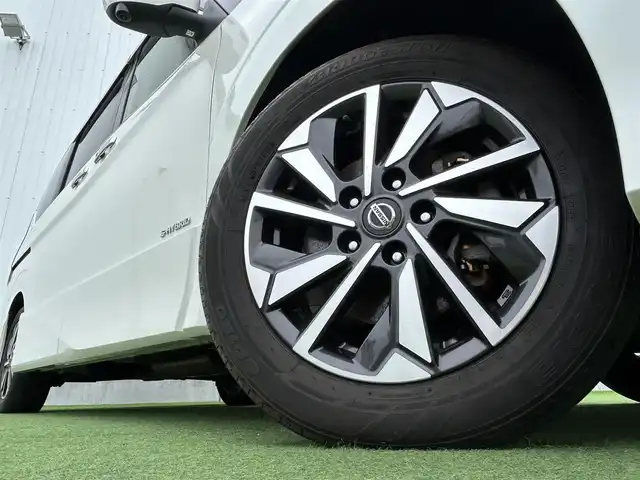 日産 セレナ ハイウェイスター V 香川県 2021(令3)年 3.2万km ブリリアントホワイトパール 純正１０型ナビ　/全方位　/プロパイロット　/衝突軽減ブレーキ　/レーダークルーズコントロール　/ＢＳＭ　/電子パーキング　/２列目シートバックテーブル／ＵＳＢ×２　/ハンズフリー機能付き両側パワースライドドア/LEDヘッドライト/オートライト/オートハイビーム機能/デジタルインナーミラー/リアロールサンシェード/前後クリアランスソナー/革巻きステア/リモコン/ビルトインETC