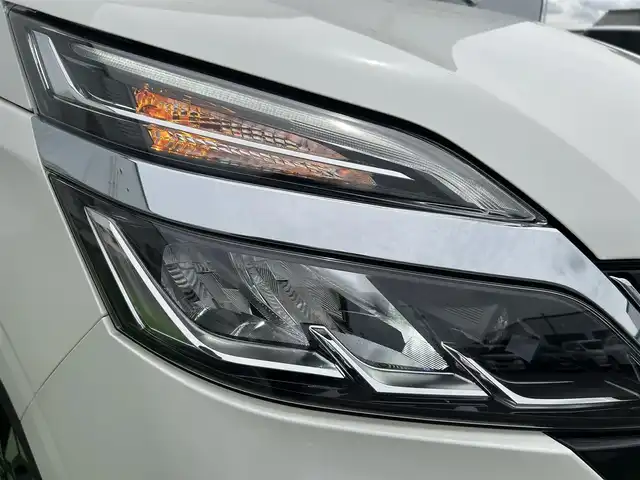 日産 セレナ ハイウェイスター V 香川県 2021(令3)年 3.2万km ブリリアントホワイトパール 純正１０型ナビ　/全方位　/プロパイロット　/衝突軽減ブレーキ　/レーダークルーズコントロール　/ＢＳＭ　/電子パーキング　/２列目シートバックテーブル／ＵＳＢ×２　/ハンズフリー機能付き両側パワースライドドア/LEDヘッドライト/オートライト/オートハイビーム機能/デジタルインナーミラー/リアロールサンシェード/前後クリアランスソナー/革巻きステア/リモコン/ビルトインETC
