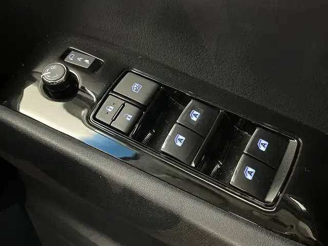 トヨタ ヴェルファイア ハイブリット Z 道央・札幌 2020(令2)年 6.7万km ホワイトパールクリスタルシャイン ・ワンオーナー/・TRDエアロ（サイド＆リヤ）/・４WD/・MOP９型ディスプレイオーディオ/　OPナビキット/OPフルセグTV/　Miracast/CD/DVD/BT/USB/・ステアリングスイッチ/・バックカメラ/・ビルトインETC2.0（ナビ連動）/・ドライブレコーダー前後/・AC100V/・トヨタセーフティセンス/　PCS/PKSB/LTA/RSA/　クリアランスソナー/先行車発進告知/・レーダークルーズコントロール/・横滑り防止装置/・ECO MODE/・EV MODE/・ブレーキホールド/・nanoe付WAC/・パワーバックドア/・両側パワースライドドア/・オートマチックハイビーム/・オートライト/・LEDヘッドライト/・LEDフォグランプ/・LEDフットイルミネーション/・ドアミラーウィンカー/・オートリトラクタブルドアミラー/・純正１７インチAW/・純正フロアマット/・プッシュスタート/・スマートキー/・スペアキー/・取/保