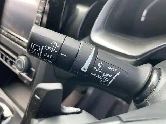 ホンダ シビック ハッチバック 岩手県 2021(令3)年 9.3万km プラチナホワイトパール ワンオーナー/純正SDナビ/AM/FM/CD/DVD/Bluetooth/フルセグTV/バックカメラ/ビルトインETC2.0/レーダークルーズコントロール/衝突被害軽減ブレーキ/レーンキープアシスト/横滑り防止装置/アイドリングストップ/パワーシート/シートヒーター/オートライト/LEDヘッドライト/フォグランプ/スマートキー/プッシュスタート/電動格納ミラー/純正18インチAW/純正フロアマット/ドアバイザー/保証書/取扱説明書