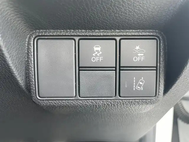 ホンダ シビック ハッチバック 岩手県 2021(令3)年 9.3万km プラチナホワイトパール ワンオーナー/純正SDナビ/AM/FM/CD/DVD/Bluetooth/フルセグTV/バックカメラ/ビルトインETC2.0/レーダークルーズコントロール/衝突被害軽減ブレーキ/レーンキープアシスト/横滑り防止装置/アイドリングストップ/パワーシート/シートヒーター/オートライト/LEDヘッドライト/フォグランプ/スマートキー/プッシュスタート/電動格納ミラー/純正18インチAW/純正フロアマット/ドアバイザー/保証書/取扱説明書
