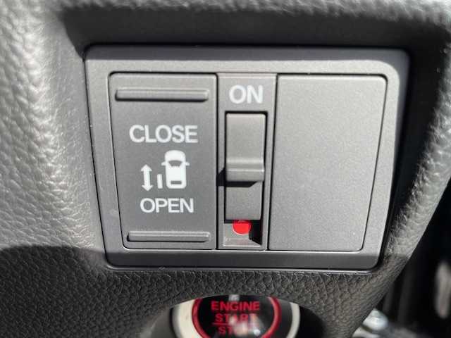 ホンダ Ｎ ＢＯＸ カスタム G L 富山県 2017(平29)年 9.3万km クリスタルブラックパール (株)IDOMが運営する【じしゃロン富山店】の自社ローン専用車両になります。こちらは現金またはオートローンご利用時の価格です。自社ローンご希望の方は別途その旨お申し付け下さい/社外ナビ/フルセグ/CD/DVD/SD/Bluetooth/バックカメラ/前後ドライブレコーダー/ETC/横滑り防止装置/片側パワースライドドア/LEDヘッドライト/オートライト/プッシュスタート/スマートキー