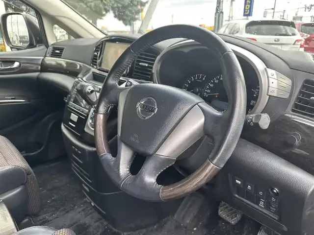 日産 エルグランド 250HWS アーバンクロム 道北・旭川 2013(平25)年 12.6万km ファントムブラック (株)IDOMが運営する【じしゃロン旭川店】の自社ローン専用車両になります。こちらは現金またはオートローンご利用時の価格です。自社ローンご希望の方は別途その旨お申付け下さい/　/・社外ナビ(CD/DVD/BT/HDD/SD/フルセグ)/・バックカメラ/・ETC/・ドライブレコーダー/・両側パワースライドドア/・フリップダウンモニター/・電動格納ウィンカーミラー/・プッシュスタート/・スマートキー1個/・フォグランプ/・積込スタッドレスタイヤ/・取扱説明書