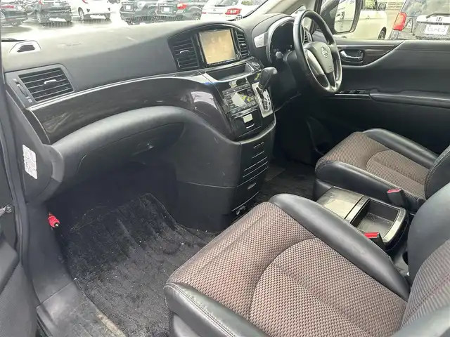 日産 エルグランド 250HWS アーバンクロム 道北・旭川 2013(平25)年 12.6万km ファントムブラック (株)IDOMが運営する【じしゃロン旭川店】の自社ローン専用車両になります。こちらは現金またはオートローンご利用時の価格です。自社ローンご希望の方は別途その旨お申付け下さい/　/・社外ナビ(CD/DVD/BT/HDD/SD/フルセグ)/・バックカメラ/・ETC/・ドライブレコーダー/・両側パワースライドドア/・フリップダウンモニター/・電動格納ウィンカーミラー/・プッシュスタート/・スマートキー1個/・フォグランプ/・積込スタッドレスタイヤ/・取扱説明書