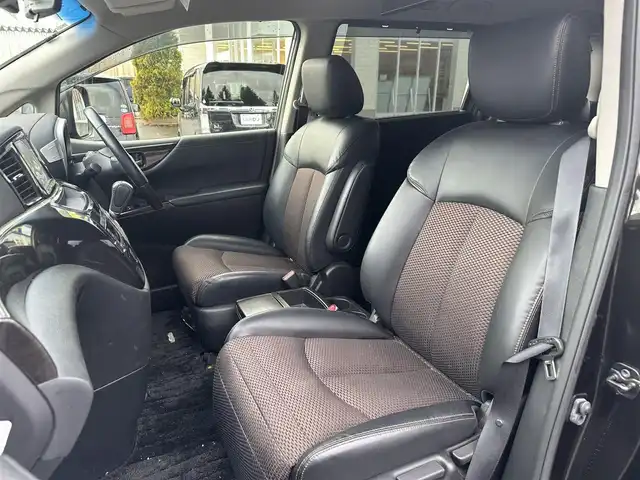 日産 エルグランド 250HWS アーバンクロム 道北・旭川 2013(平25)年 12.6万km ファントムブラック (株)IDOMが運営する【じしゃロン旭川店】の自社ローン専用車両になります。こちらは現金またはオートローンご利用時の価格です。自社ローンご希望の方は別途その旨お申付け下さい/　/・社外ナビ(CD/DVD/BT/HDD/SD/フルセグ)/・バックカメラ/・ETC/・ドライブレコーダー/・両側パワースライドドア/・フリップダウンモニター/・電動格納ウィンカーミラー/・プッシュスタート/・スマートキー1個/・フォグランプ/・積込スタッドレスタイヤ/・取扱説明書