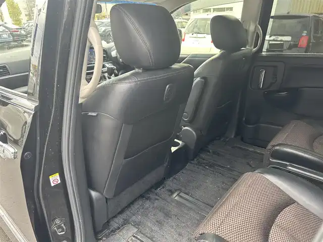 日産 エルグランド 250HWS アーバンクロム 道北・旭川 2013(平25)年 12.6万km ファントムブラック (株)IDOMが運営する【じしゃロン旭川店】の自社ローン専用車両になります。こちらは現金またはオートローンご利用時の価格です。自社ローンご希望の方は別途その旨お申付け下さい/　/・社外ナビ(CD/DVD/BT/HDD/SD/フルセグ)/・バックカメラ/・ETC/・ドライブレコーダー/・両側パワースライドドア/・フリップダウンモニター/・電動格納ウィンカーミラー/・プッシュスタート/・スマートキー1個/・フォグランプ/・積込スタッドレスタイヤ/・取扱説明書