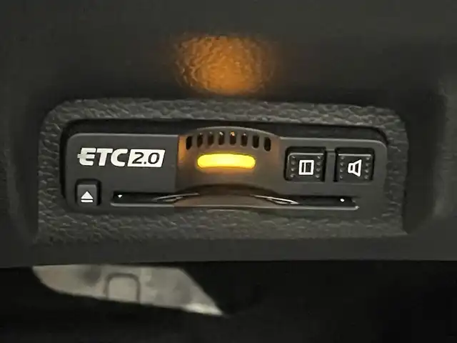 ホンダ ヴェゼル ハイブリッド e:HEV Z 愛知県 2023(令5)年 1.8万km プレミアムサンライトホワイトパール 純正９型ナビＴＶ　全方位カメラ　禁煙車　ハーフレザー　シートヒーター　ワイヤレス充電　ホンダセンシング　衝突軽減　追従クルコン　ＢＳＭ　電動リアゲート　純正ドラレコ　ＥＴＣ２．０　ＬＥＤオートライト　車線逸脱　フォグランプ