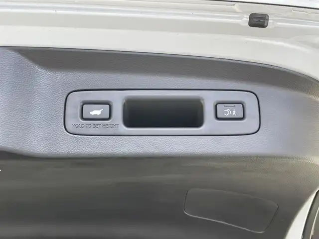 ホンダ ヴェゼル ハイブリッド e:HEV Z 愛知県 2023(令5)年 1.8万km プレミアムサンライトホワイトパール 純正９型ナビＴＶ　全方位カメラ　禁煙車　ハーフレザー　シートヒーター　ワイヤレス充電　ホンダセンシング　衝突軽減　追従クルコン　ＢＳＭ　電動リアゲート　純正ドラレコ　ＥＴＣ２．０　ＬＥＤオートライト　車線逸脱　フォグランプ