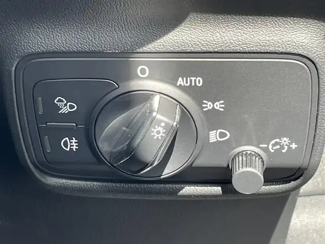 アウディ ＴＴＳクーペ ベースグレード 愛知県 2019(令1)年 5.7万km 赤 アウディバーチャルコックピット/マトリクスLEDヘッドライト/メーカー純正ナビ/Ｂカメラ　/ＢＴ　/ＤＴＶ　/衝突軽減ブレーキ　/純正フロアマット　/クリアランスソナー　/アイドリングストップ　/オートライト　/ステアリングスイッチ　/社外ＦＲドライブレコーダー　/ハーフレザー/純正１９インチAW