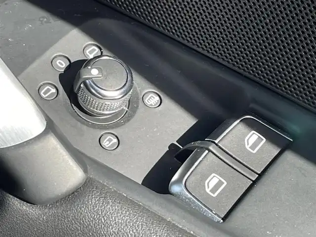 アウディ ＴＴＳクーペ ベースグレード 愛知県 2019(令1)年 5.7万km 赤 アウディバーチャルコックピット/マトリクスLEDヘッドライト/メーカー純正ナビ/Ｂカメラ　/ＢＴ　/ＤＴＶ　/衝突軽減ブレーキ　/純正フロアマット　/クリアランスソナー　/アイドリングストップ　/オートライト　/ステアリングスイッチ　/社外ＦＲドライブレコーダー　/ハーフレザー/純正１９インチAW