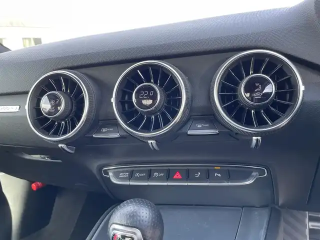 アウディ ＴＴＳクーペ ベースグレード 愛知県 2019(令1)年 5.7万km 赤 アウディバーチャルコックピット/マトリクスLEDヘッドライト/メーカー純正ナビ/Ｂカメラ　/ＢＴ　/ＤＴＶ　/衝突軽減ブレーキ　/純正フロアマット　/クリアランスソナー　/アイドリングストップ　/オートライト　/ステアリングスイッチ　/社外ＦＲドライブレコーダー　/ハーフレザー/純正１９インチAW