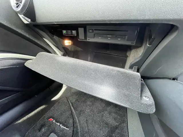 アウディ ＴＴＳクーペ ベースグレード 愛知県 2019(令1)年 5.7万km 赤 アウディバーチャルコックピット/マトリクスLEDヘッドライト/メーカー純正ナビ/Ｂカメラ　/ＢＴ　/ＤＴＶ　/衝突軽減ブレーキ　/純正フロアマット　/クリアランスソナー　/アイドリングストップ　/オートライト　/ステアリングスイッチ　/社外ＦＲドライブレコーダー　/ハーフレザー/純正１９インチAW