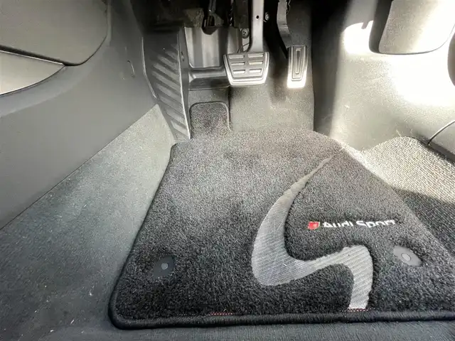 アウディ ＴＴＳクーペ ベースグレード 愛知県 2019(令1)年 5.7万km 赤 アウディバーチャルコックピット/マトリクスLEDヘッドライト/メーカー純正ナビ/Ｂカメラ　/ＢＴ　/ＤＴＶ　/衝突軽減ブレーキ　/純正フロアマット　/クリアランスソナー　/アイドリングストップ　/オートライト　/ステアリングスイッチ　/社外ＦＲドライブレコーダー　/ハーフレザー/純正１９インチAW