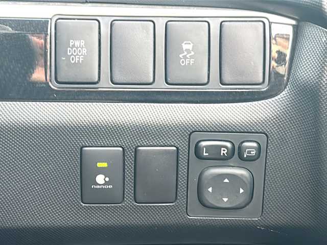 トヨタ エスティマ アエラス ベリーエディション 広島県 2015(平27)年 7.7万km ブラック 禁煙車/クルーズコントロール/純正8型ナビ（ナビSD欠品）/・フルセグ/CD/DVD/Bluetooth/SD/SDREC/バックカメラ/純正11型フリップダウンモニター（V11T-R62C）/革巻きステアリング/ステアリングスイッチ/HIDヘッドライト/フォグランプ/シートヒーター/合皮シート/純正ドアバイザー/純正フロアマット/純正１８インチアルミホイール