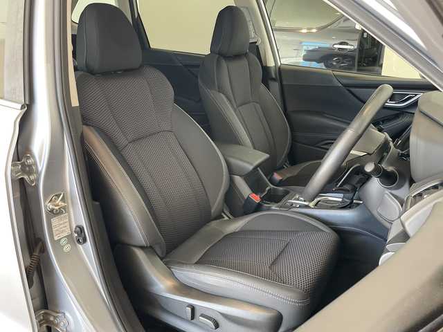 スバル フォレスター ハイブリッド アドバンス 福井県 2018(平30)年 3.9万km アイスシルバーメタリック ４WD/純正7インチメモリーナビ/フルセグTV/BT/DVD/CD/USB/SD/MSV/バックカメラ/フロント＆サイドビューモニター/アイサイト/・全車速追従機能付クルーズコントロール/・プリクラッシュブレーキ/・アクティブレーンキープ/・リバースオートマチックブレーキ/・クリアランスソナー/・ブラインドスポットモニター/ETC/デジタルインナーミラー/パワーバックドア/パワーシート/全席シートヒーター/ステアリングヒーター/ハーフレザーシート/パドルシフト/オートライト/LEDヘッドライト/純正18インチアルミホイール/MTモード付AT/プッシュスタート/スマートキー/ルーフレール