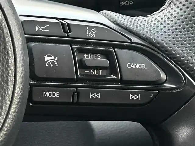 トヨタ ヤリスクロス ハイブリッド GRスポーツ 大阪府 2023(令5)年 4.1万km ブラックマイカ トヨタセーフティセンス/・アダプティクブクルーズコントロール/・プリクラッシュセーフティー/・レーントレーシングアシスト/・クリアランスソナー/・パーキングサポートブレーキー/・オートマチックハイビーム/・ロードサインアシスト/純正ナビ/・Bluetooth/フルセグTV/USB/Miracast/ラジオ/主要装備/・左サイドバックカメラ/・横滑り防止装置/・オートホールド/・ステアリングヒーター/・ステアリングリモコン/・合皮シート/・シートヒーター/・LEDヘッドライト/・ヘッドライトレベライザー/・純正キャリパー/・ドライブレコーダー/・ETC