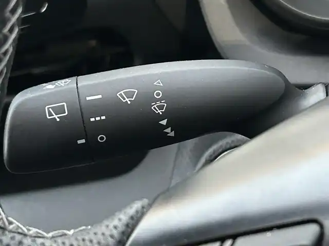 トヨタ ヤリスクロス ハイブリッド GRスポーツ 大阪府 2023(令5)年 4.1万km ブラックマイカ トヨタセーフティセンス/・アダプティクブクルーズコントロール/・プリクラッシュセーフティー/・レーントレーシングアシスト/・クリアランスソナー/・パーキングサポートブレーキー/・オートマチックハイビーム/・ロードサインアシスト/純正ナビ/・Bluetooth/フルセグTV/USB/Miracast/ラジオ/主要装備/・左サイドバックカメラ/・横滑り防止装置/・オートホールド/・ステアリングヒーター/・ステアリングリモコン/・合皮シート/・シートヒーター/・LEDヘッドライト/・ヘッドライトレベライザー/・純正キャリパー/・ドライブレコーダー/・ETC