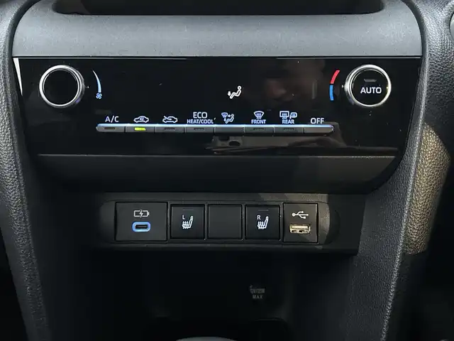 トヨタ ヤリスクロス ハイブリッド GRスポーツ 大阪府 2023(令5)年 4.1万km ブラックマイカ トヨタセーフティセンス/・アダプティクブクルーズコントロール/・プリクラッシュセーフティー/・レーントレーシングアシスト/・クリアランスソナー/・パーキングサポートブレーキー/・オートマチックハイビーム/・ロードサインアシスト/純正ナビ/・Bluetooth/フルセグTV/USB/Miracast/ラジオ/主要装備/・左サイドバックカメラ/・横滑り防止装置/・オートホールド/・ステアリングヒーター/・ステアリングリモコン/・合皮シート/・シートヒーター/・LEDヘッドライト/・ヘッドライトレベライザー/・純正キャリパー/・ドライブレコーダー/・ETC