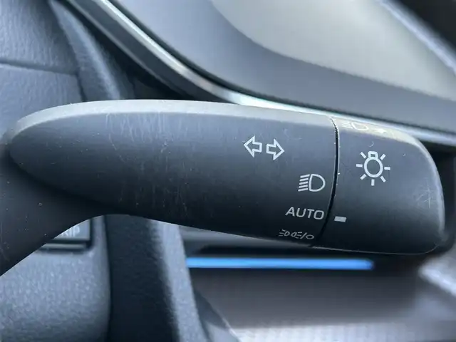 トヨタ プリウス Z 静岡県 2023(令5)年 1.1万km グレー ユーザー買取車両/ワンオーナー/純正MOPナビ/　【BT/地デジフルセグTV/Miracast】/純正LEDヘッドライト/純正19インチAW/プリクラッシュセーフティシステム/レーダークルーズコントロール/レーンキープアシスト/レザーシート/シートヒーター/ステアリングヒーター/ベンチレーション/全方位カメラ/バックカメラ/パワーバックドア/メモリー付きパワーシート/AC100V電源/オートホールド/電動パーキングブレーキ/ドライブレコーダー/新車時保証書/スペアキー×1