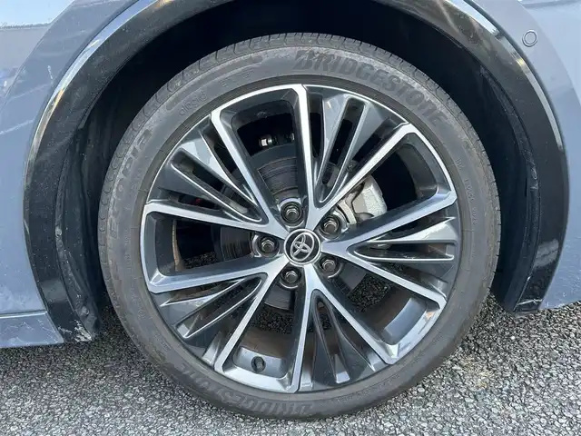 トヨタ プリウス Z 静岡県 2023(令5)年 1.1万km グレー ユーザー買取車両/ワンオーナー/純正MOPナビ/　【BT/地デジフルセグTV/Miracast】/純正LEDヘッドライト/純正19インチAW/プリクラッシュセーフティシステム/レーダークルーズコントロール/レーンキープアシスト/レザーシート/シートヒーター/ステアリングヒーター/ベンチレーション/全方位カメラ/バックカメラ/パワーバックドア/メモリー付きパワーシート/AC100V電源/オートホールド/電動パーキングブレーキ/ドライブレコーダー/新車時保証書/スペアキー×1