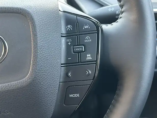 トヨタ プリウス Z 静岡県 2023(令5)年 1.1万km グレー ユーザー買取車両/ワンオーナー/純正MOPナビ/　【BT/地デジフルセグTV/Miracast】/純正LEDヘッドライト/純正19インチAW/プリクラッシュセーフティシステム/レーダークルーズコントロール/レーンキープアシスト/レザーシート/シートヒーター/ステアリングヒーター/ベンチレーション/全方位カメラ/バックカメラ/パワーバックドア/メモリー付きパワーシート/AC100V電源/オートホールド/電動パーキングブレーキ/ドライブレコーダー/新車時保証書/スペアキー×1