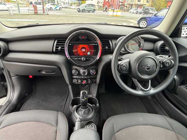 ＭＩＮＩ ミニ ヴィクトリア 長野県 2019(平31)年 2.9万km グレー ・純正ナビ/　FM/AM/　バックカメラ/　Bluetooth/・横滑り防止機能/・アイドリングストップ/・USBポート/・MTモード/・ETC/・ドラレコ/・純正15インチAW/・純正マット/・LEDヘッドライト/・取説/保証書/・ISOFIX