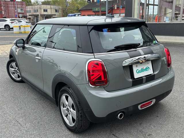 ＭＩＮＩ ミニ ヴィクトリア 長野県 2019(平31)年 2.9万km グレー ・純正ナビ/　FM/AM/　バックカメラ/　Bluetooth/・横滑り防止機能/・アイドリングストップ/・USBポート/・MTモード/・ETC/・ドラレコ/・純正15インチAW/・純正マット/・LEDヘッドライト/・取説/保証書/・ISOFIX