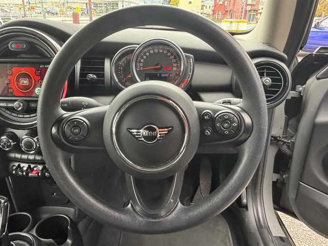 ＭＩＮＩ ミニ ヴィクトリア 長野県 2019(平31)年 2.9万km グレー ・純正ナビ/　FM/AM/　バックカメラ/　Bluetooth/・横滑り防止機能/・アイドリングストップ/・USBポート/・MTモード/・ETC/・ドラレコ/・純正15インチAW/・純正マット/・LEDヘッドライト/・取説/保証書/・ISOFIX