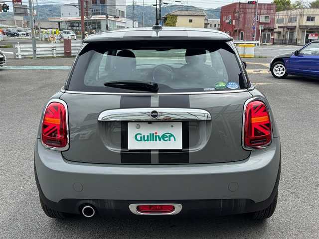 ＭＩＮＩ ミニ ヴィクトリア 長野県 2019(平31)年 2.9万km グレー ・純正ナビ/　FM/AM/　バックカメラ/　Bluetooth/・横滑り防止機能/・アイドリングストップ/・USBポート/・MTモード/・ETC/・ドラレコ/・純正15インチAW/・純正マット/・LEDヘッドライト/・取説/保証書/・ISOFIX