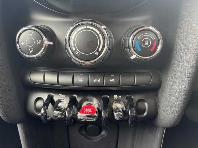 ＭＩＮＩ ミニ ヴィクトリア 長野県 2019(平31)年 2.9万km グレー ・純正ナビ/　FM/AM/　バックカメラ/　Bluetooth/・横滑り防止機能/・アイドリングストップ/・USBポート/・MTモード/・ETC/・ドラレコ/・純正15インチAW/・純正マット/・LEDヘッドライト/・取説/保証書/・ISOFIX
