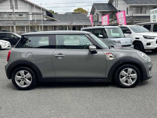 ＭＩＮＩ ミニ ヴィクトリア 長野県 2019(平31)年 2.9万km グレー ・純正ナビ/　FM/AM/　バックカメラ/　Bluetooth/・横滑り防止機能/・アイドリングストップ/・USBポート/・MTモード/・ETC/・ドラレコ/・純正15インチAW/・純正マット/・LEDヘッドライト/・取説/保証書/・ISOFIX