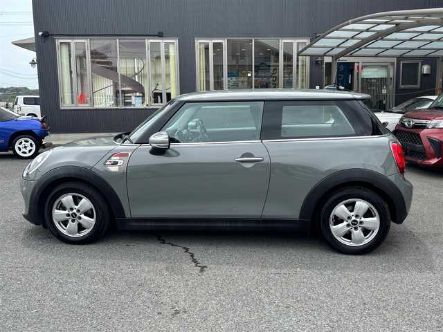 ＭＩＮＩ ミニ ヴィクトリア 長野県 2019(平31)年 2.9万km グレー ・純正ナビ/　FM/AM/　バックカメラ/　Bluetooth/・横滑り防止機能/・アイドリングストップ/・USBポート/・MTモード/・ETC/・ドラレコ/・純正15インチAW/・純正マット/・LEDヘッドライト/・取説/保証書/・ISOFIX