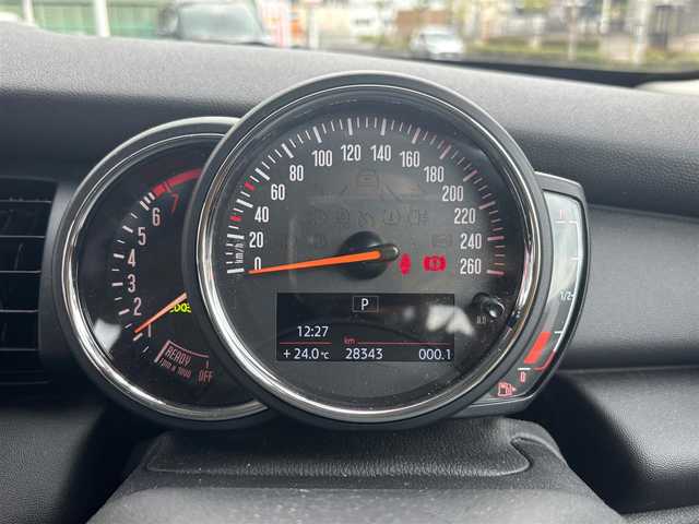 ＭＩＮＩ ミニ ヴィクトリア 長野県 2019(平31)年 2.9万km グレー ・純正ナビ/　FM/AM/　バックカメラ/　Bluetooth/・横滑り防止機能/・アイドリングストップ/・USBポート/・MTモード/・ETC/・ドラレコ/・純正15インチAW/・純正マット/・LEDヘッドライト/・取説/保証書/・ISOFIX