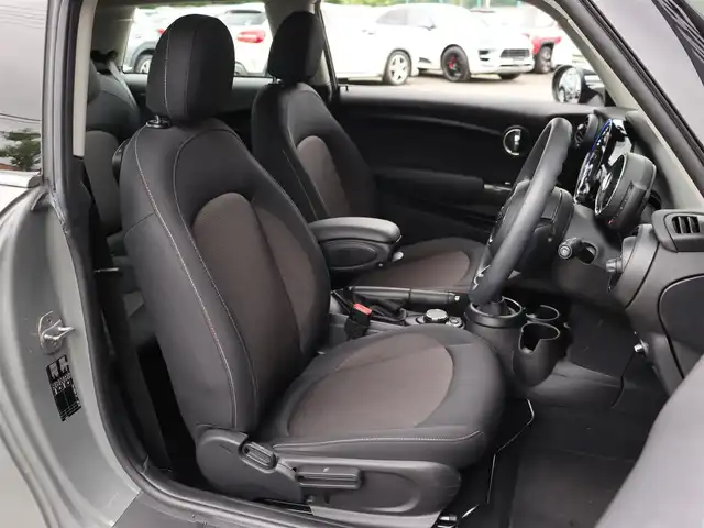 ＭＩＮＩ ミニ ヴィクトリア 長野県 2019(平31)年 2.9万km グレー ・純正ナビ/　FM/AM/　バックカメラ/　Bluetooth/・横滑り防止機能/・アイドリングストップ/・USBポート/・MTモード/・ETC/・ドラレコ/・純正15インチAW/・純正マット/・LEDヘッドライト/・取説/保証書/・ISOFIX