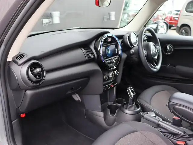 ＭＩＮＩ ミニ ヴィクトリア 長野県 2019(平31)年 2.9万km グレー ・純正ナビ/　FM/AM/　バックカメラ/　Bluetooth/・横滑り防止機能/・アイドリングストップ/・USBポート/・MTモード/・ETC/・ドラレコ/・純正15インチAW/・純正マット/・LEDヘッドライト/・取説/保証書/・ISOFIX