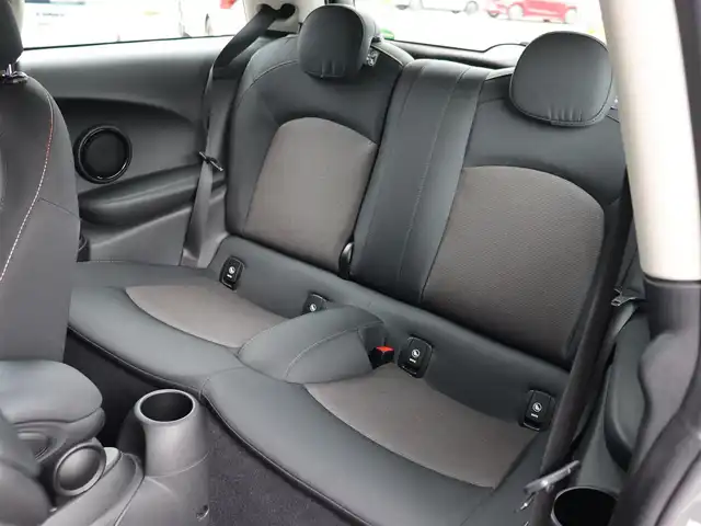 ＭＩＮＩ ミニ ヴィクトリア 長野県 2019(平31)年 2.9万km グレー ・純正ナビ/　FM/AM/　バックカメラ/　Bluetooth/・横滑り防止機能/・アイドリングストップ/・USBポート/・MTモード/・ETC/・ドラレコ/・純正15インチAW/・純正マット/・LEDヘッドライト/・取説/保証書/・ISOFIX